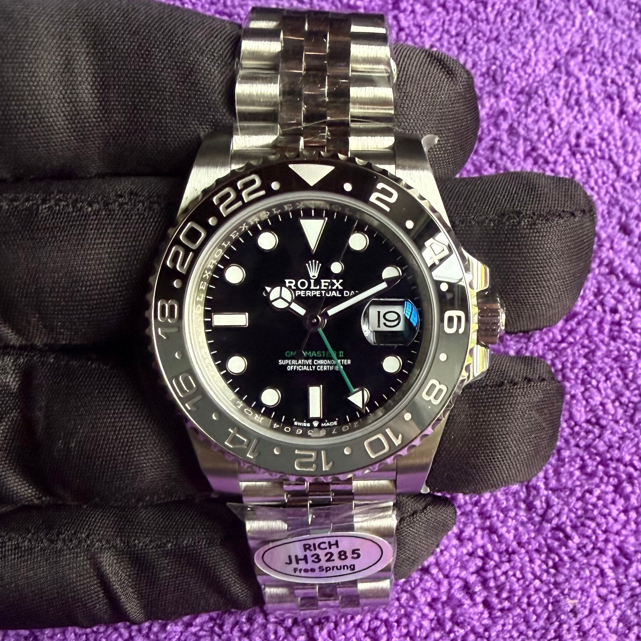 RF Rolex GMT-Master II "Bruce Wayne" 126710GRNR — Black Dial, Black/Grey Bezel, 40mm (Jubilee) · Cal. JH3285